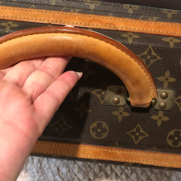 Authentic Loui Vuitton suitcase - Picture 6 of 8